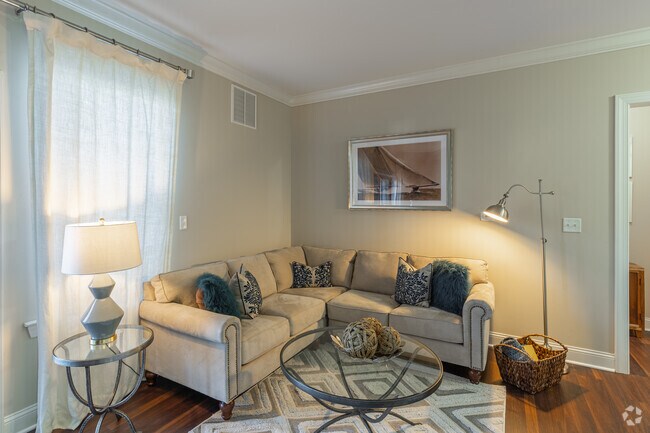 2 BR, 2 BA - 1118SF - Living Room