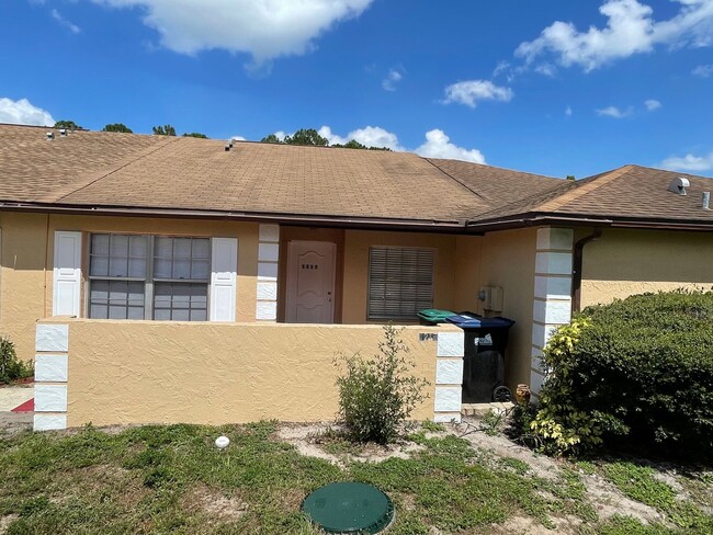 Building Photo - Duplex for lease Rental