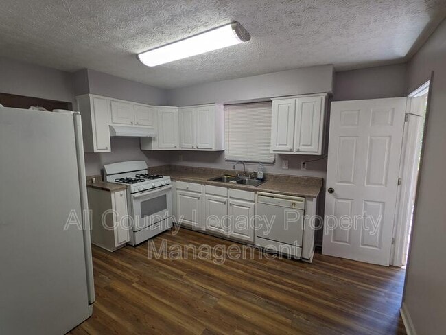 Photo - 4566 Town Crier Rd SW