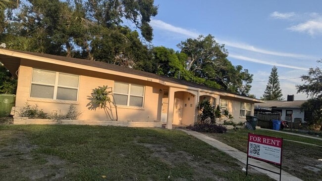 Building Photo - 1115 16th St W Rental