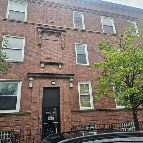 Building Photo - 3408 W Congress Pkwy Unit 3 Rental