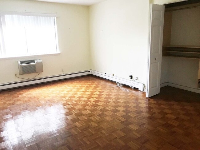 Photo - 1 Briarcliff Dr S