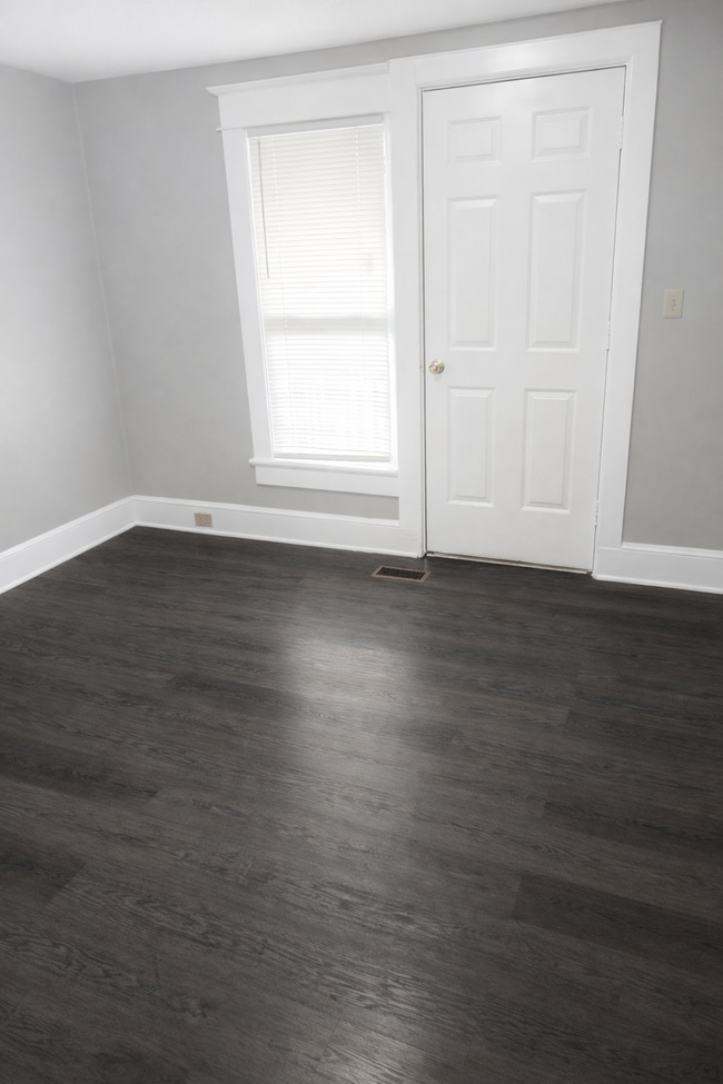 Photo - 1827 1st Ave NW