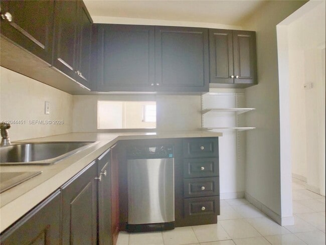 Photo - 1575 Euclid Ave Unit 305