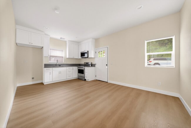 Photo - 3200 Weldon Ave