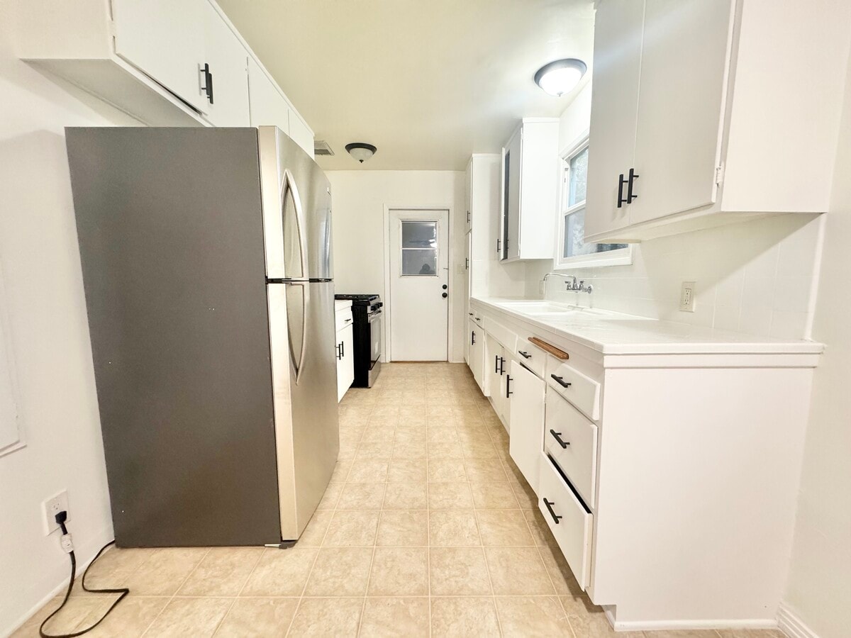 Photo - 2249 Merton Ave Apartment Unit 1