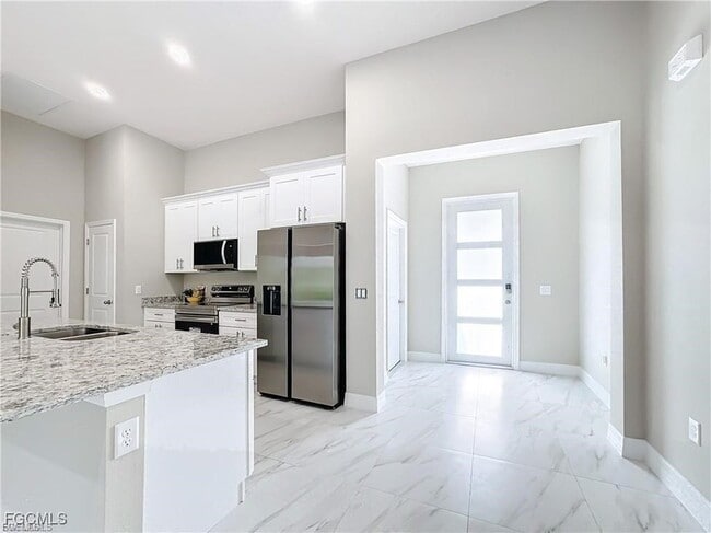 Photo - 236 Nautilus Ave S