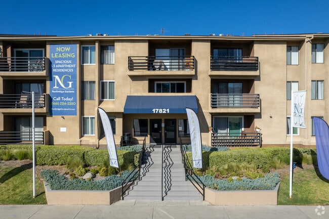 17821 Lassen St - Northridge Gardens Apartments