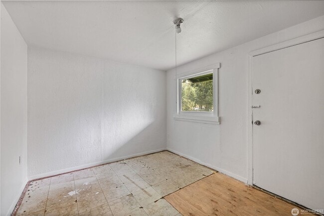 Photo - 12413 Canyon Rd E