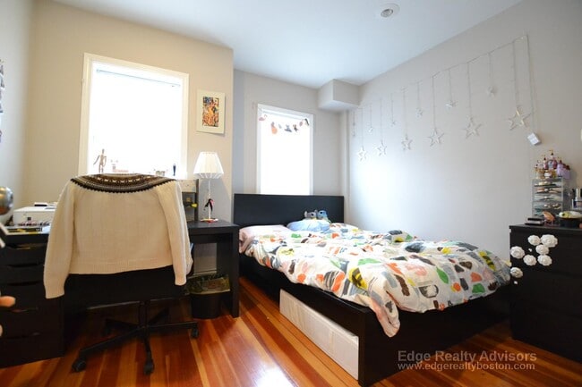 Photo - 115 Glenville Ave Unidad 1