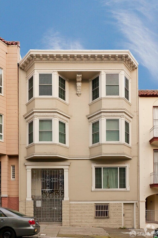 Building Photo - 2032 Larkin St Rental
