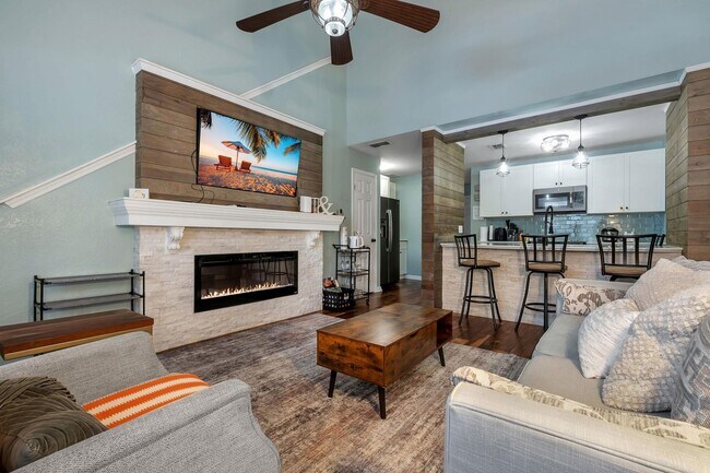 Photo - 2738 W Tharpe St Townhome