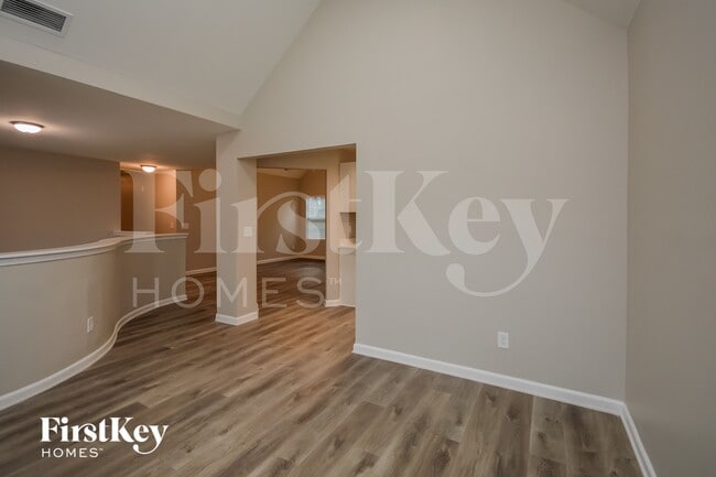 140 River Crst Ln
