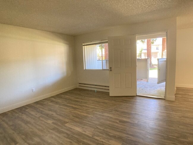 2BD, 1,5BA - 1.069SF