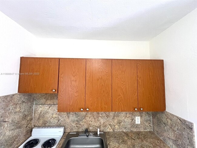 Photo - 690 NE 85th St Unidad 3D