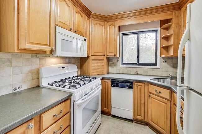Photo - 7611 Maple Ave