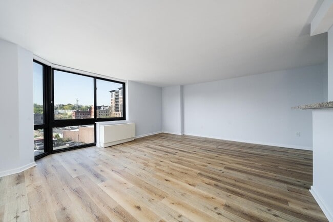 Photo - 700 Grove St