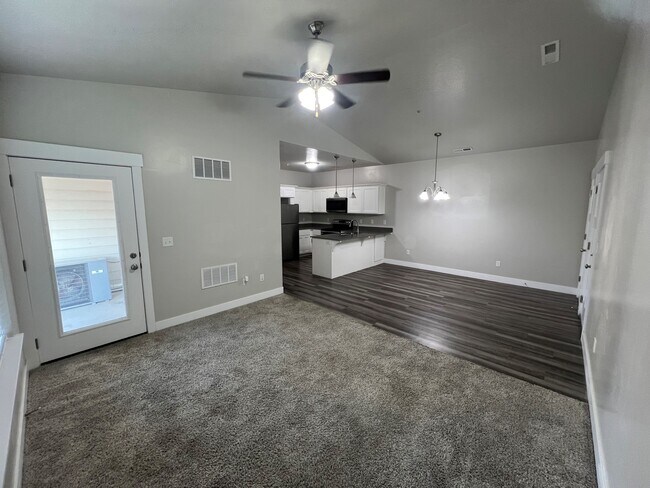 Photo - 3696 W 1850 N Unidad 304