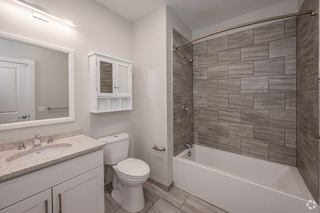 2BR, 2BA - 1,194SF - Bathroom