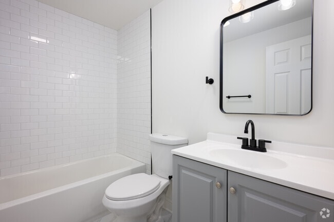 3BR, 2BA - 1,023SF - Primary Bathroom