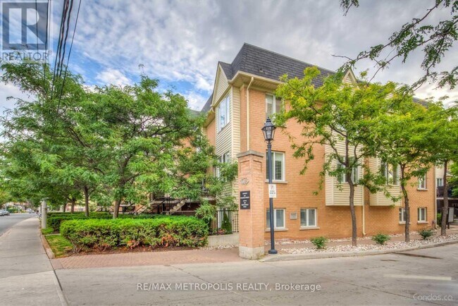 Photo - 208 Niagara St