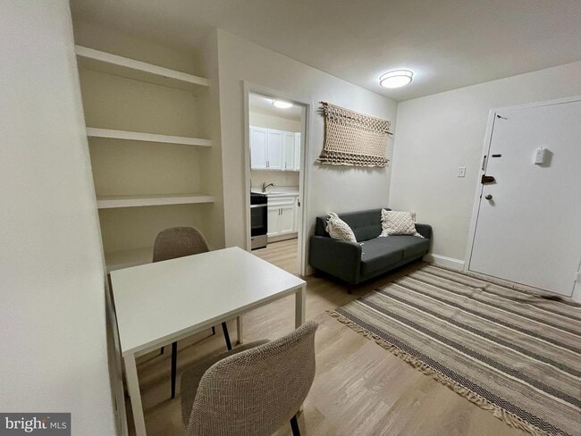 Photo - 2401 H St NW Unidad 807