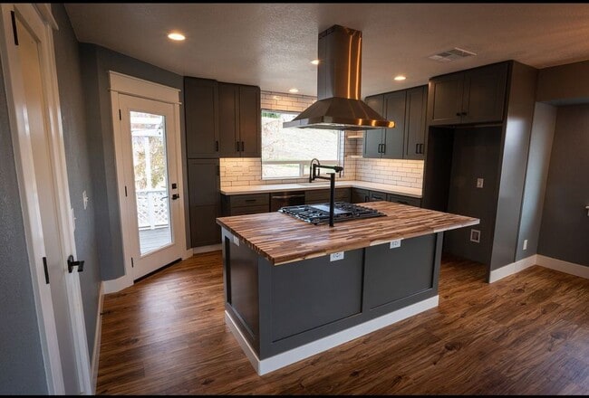 Photo - 20825 Crest Dr