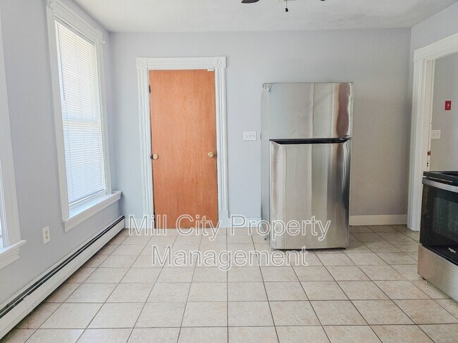 Photo - 463 Lake Ave