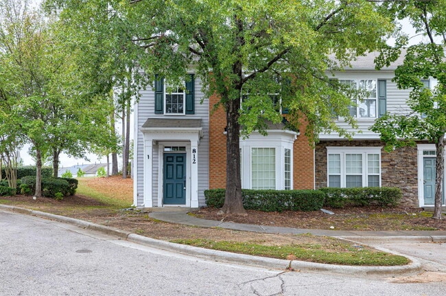 Building Photo - 812 Walnut Woods Dr