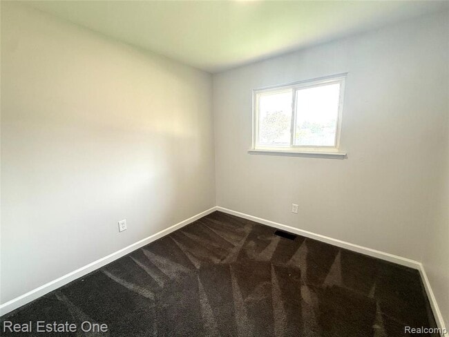 Photo - 28476 Marquette St