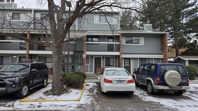 Building Photo - Renovated 2-Bedroom Condo Near CU