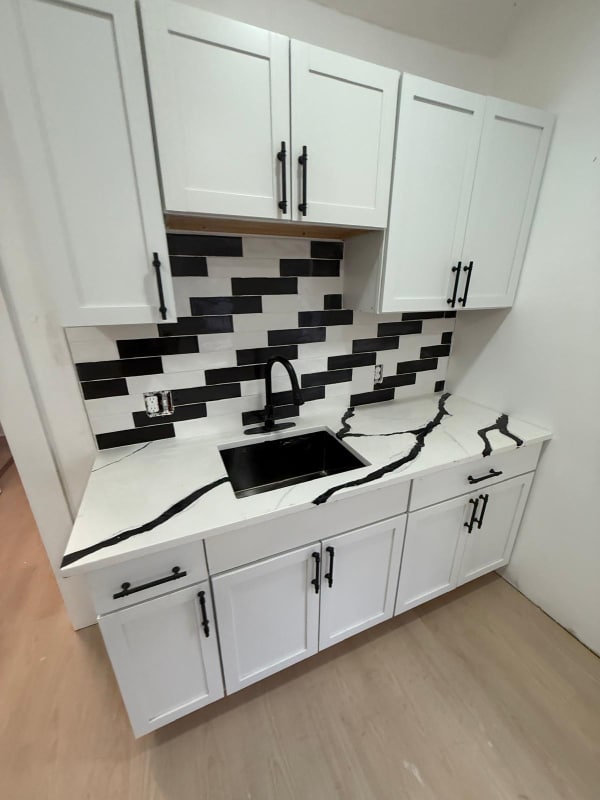 Building Photo - 1447 W 101st St