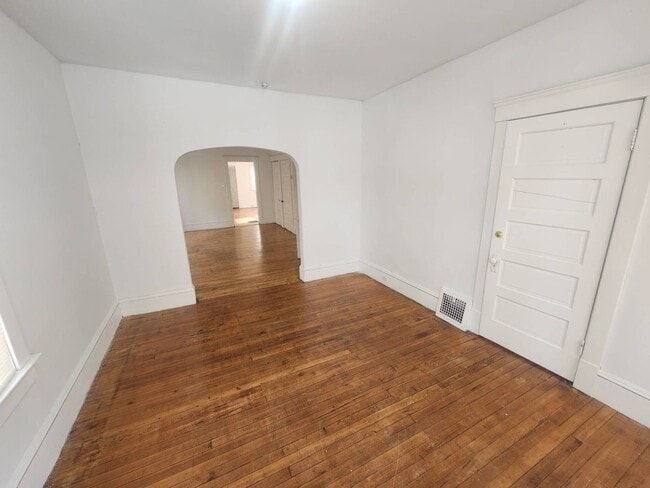 Photo - 1065 E 77th St Unit Down