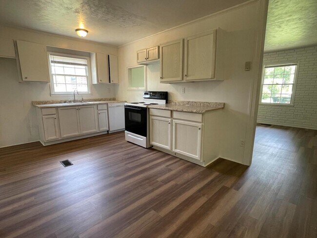 Photo - 403 Sheffield Dr