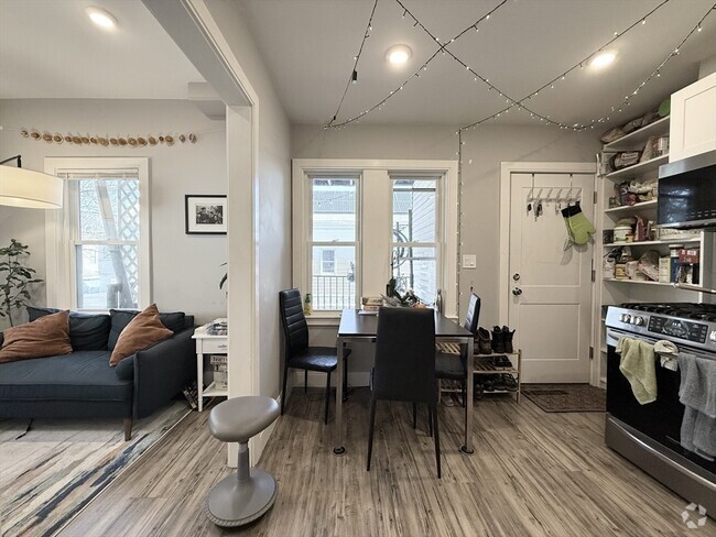 Building Photo - 1 Beacon St Unit 2L Rental