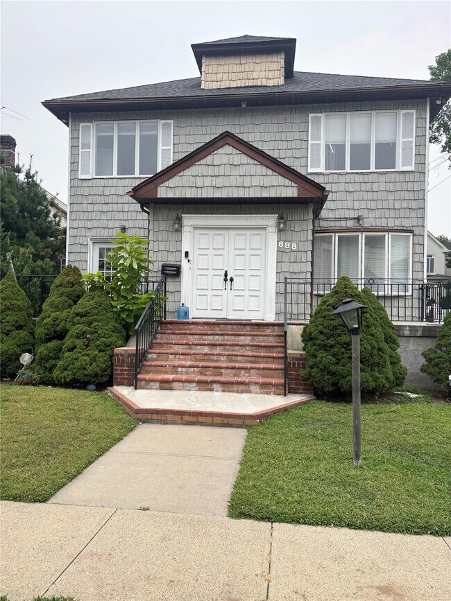 Building Photo - 888 Cambridge Rd Rental