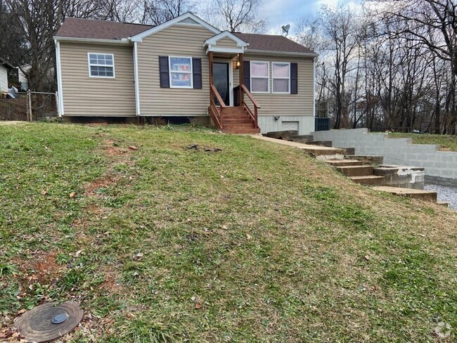 Building Photo - Downtown, Remodeled Home w/ Large Yard