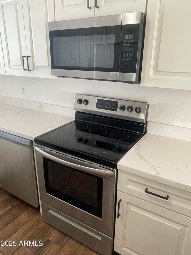 Photo - 3309 N 70th St Unidad 204