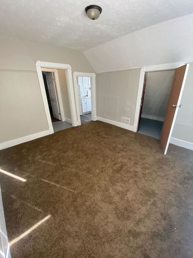 Photo - 1038 W Roache St Unit 1038 W Roache  B (Upstairs)