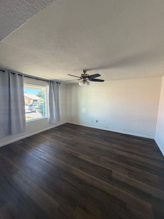 1118 E Katherine Dr