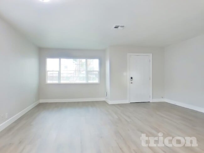 Photo - 904 Bidwell St