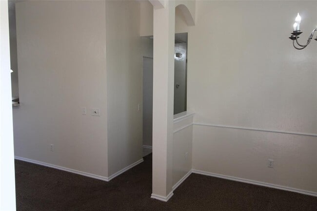 Photo - 512 Woodsong Dr