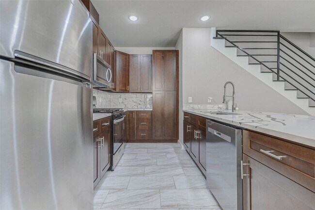 Photo - 7968 Henson St