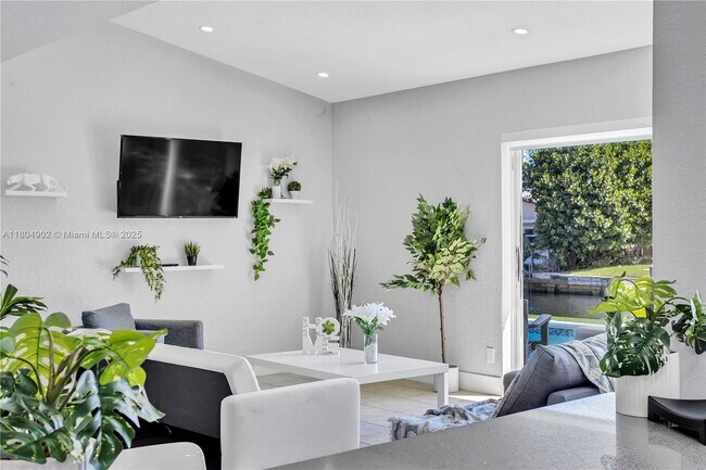 Photo - 2828 Cleveland St