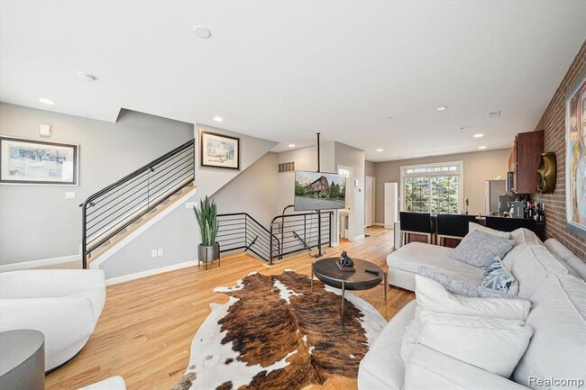 Photo - 537 Lewis St