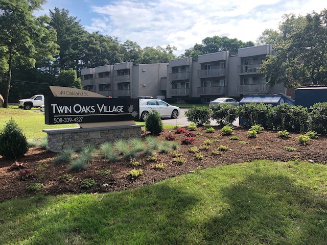 Sign - Twin Oaks Village Rental