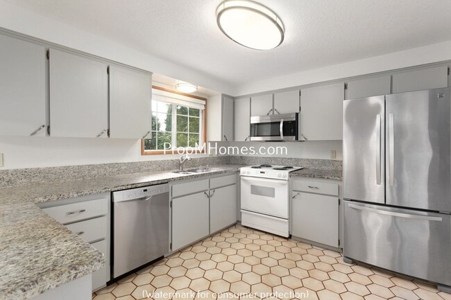 Photo - Spacious Four Bedroom Split-Level Home In Milwaukie!