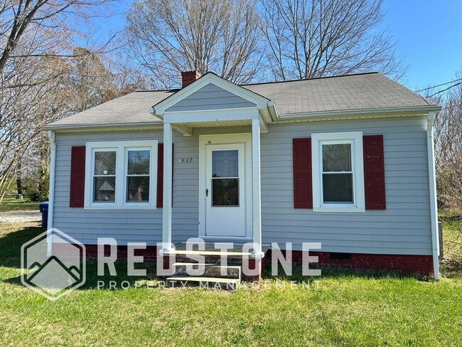 Building Photo - 917 E Haggard Ave
