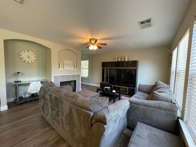 Photo - 10506 Tiger Way Unit A