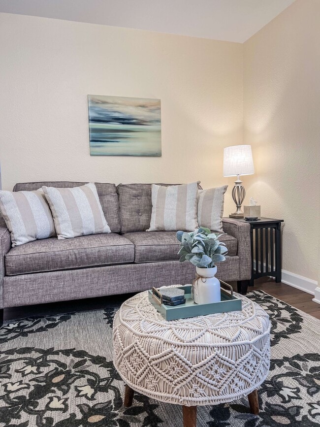 Photo - 617 N 8th St